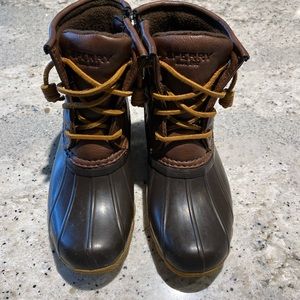 Brown Sperry rain boots.